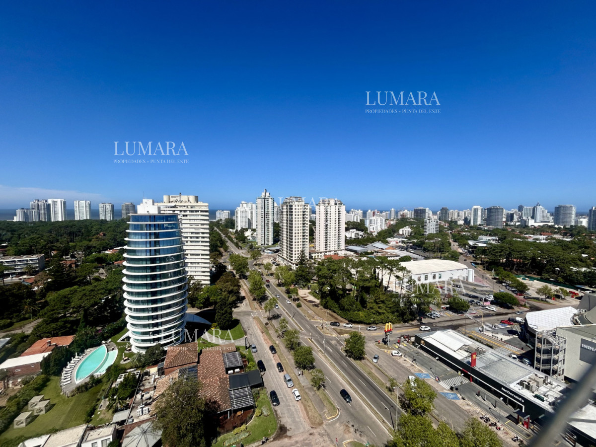 Apartamento ID.3160 - Venta apartamento de 3 dormitorios y 2 baños, Av Roosevelt Punta del Este 
