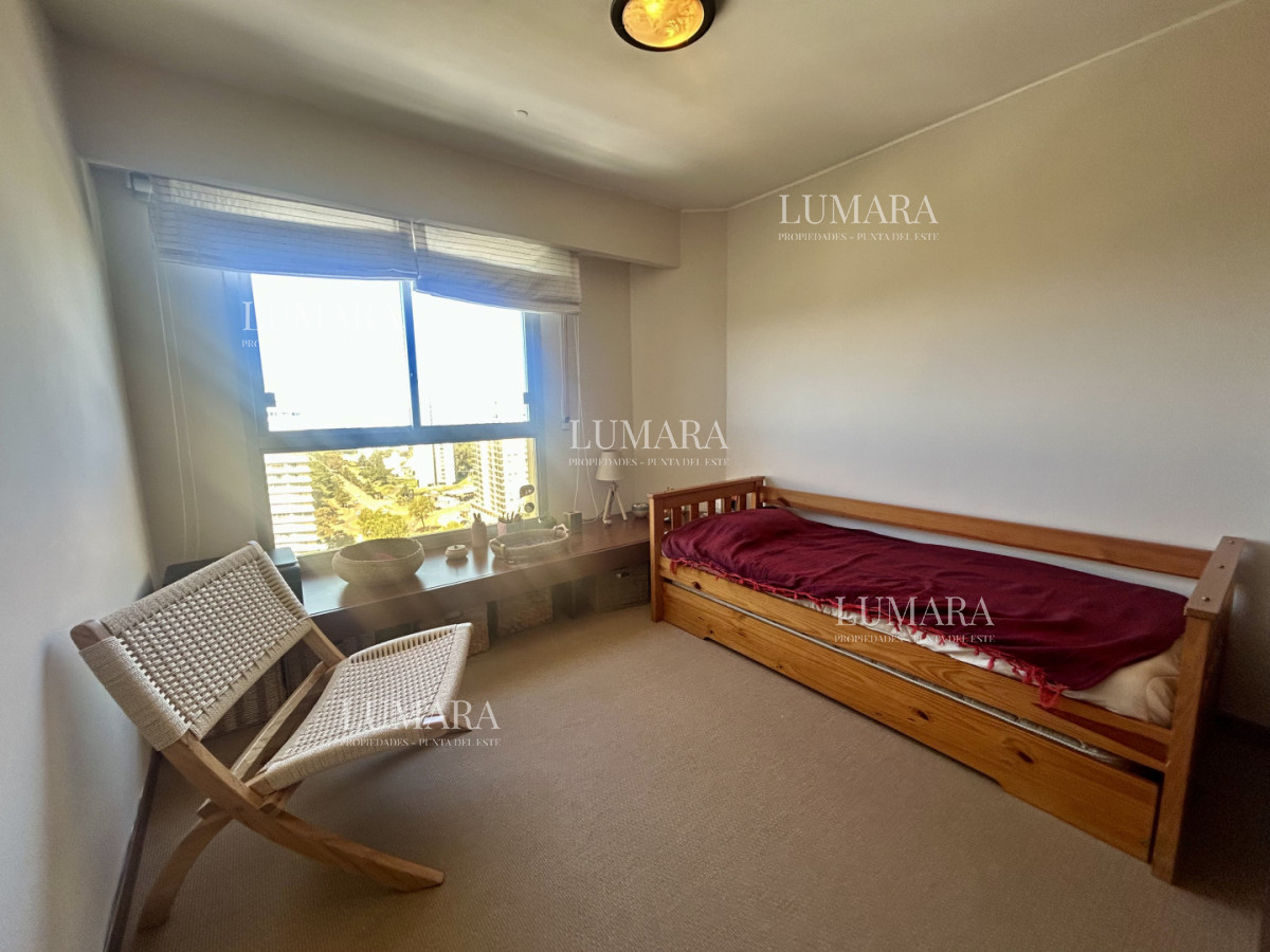 Apartamento ID.3160 - Venta apartamento de 3 dormitorios y 2 baños, Av Roosevelt Punta del Este 