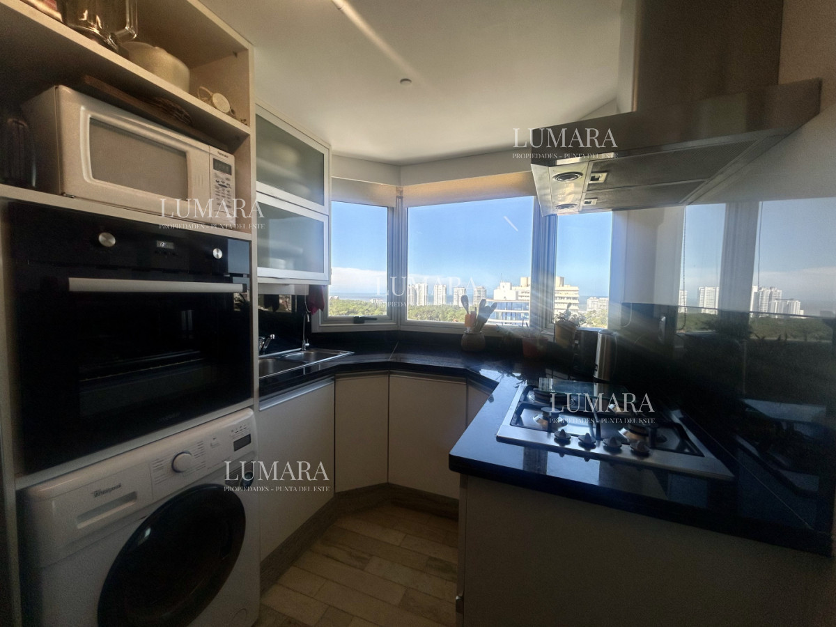 Apartamento ID.3160 - Venta apartamento de 3 dormitorios y 2 baños, Av Roosevelt Punta del Este 