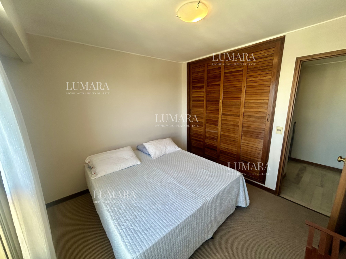 Apartamento ID.3160 - Venta apartamento de 3 dormitorios y 2 baños, Av Roosevelt Punta del Este 