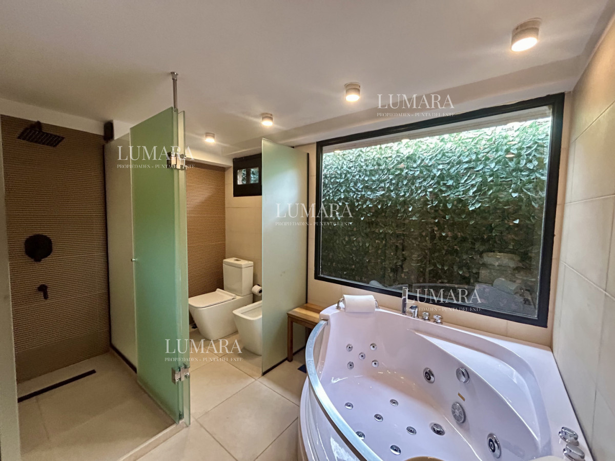 Casa ID.3391 - Venta casa en Cantegril con 4 dormitorios y 3 baños en Cantegril 