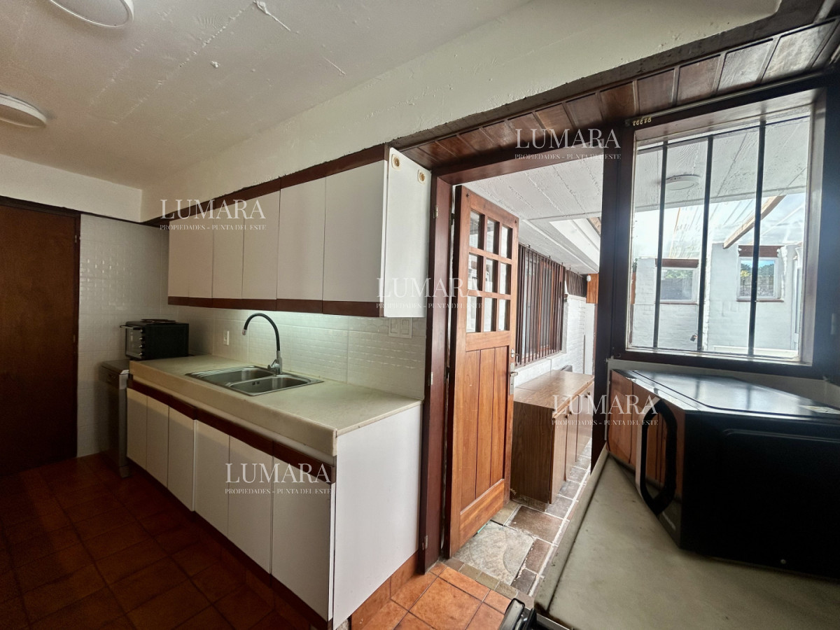 Casa ID.3391 - Venta casa en Cantegril con 4 dormitorios y 3 baños en Cantegril 