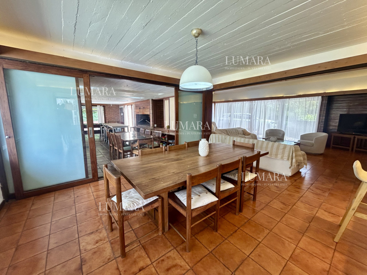 Casa ID.3391 - Venta casa en Cantegril con 4 dormitorios y 3 baños en Cantegril 