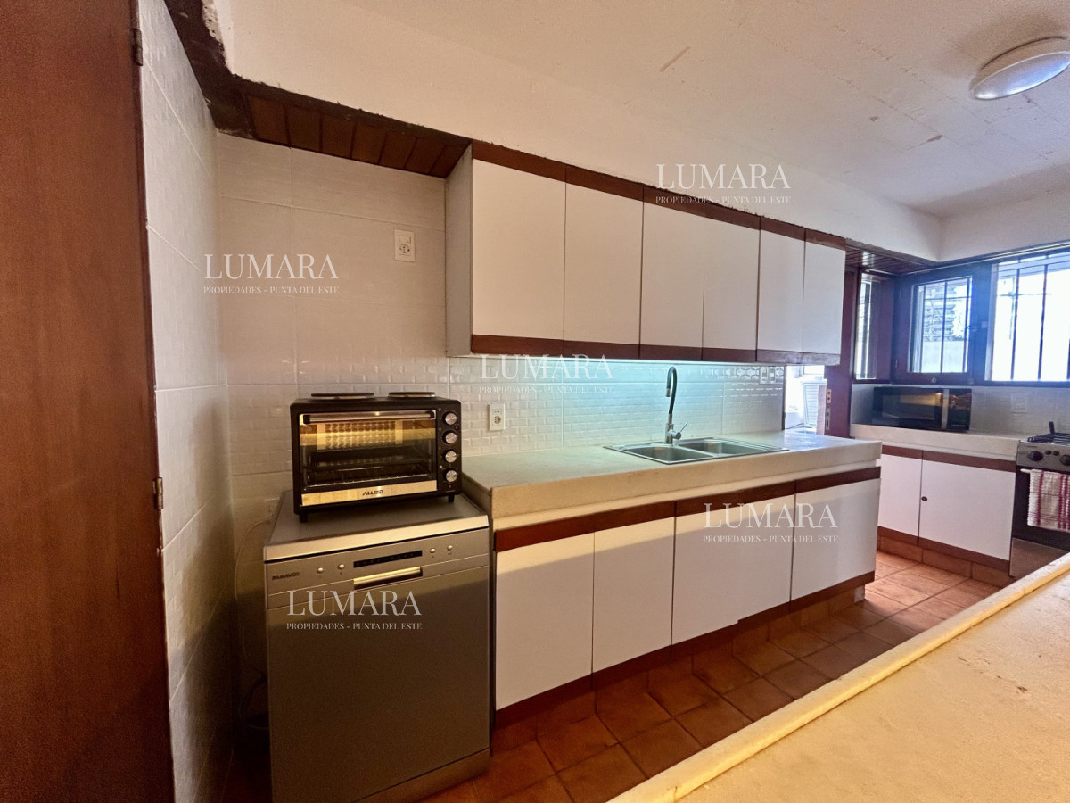 Casa ID.3391 - Venta casa en Cantegril con 4 dormitorios y 3 baños en Cantegril 