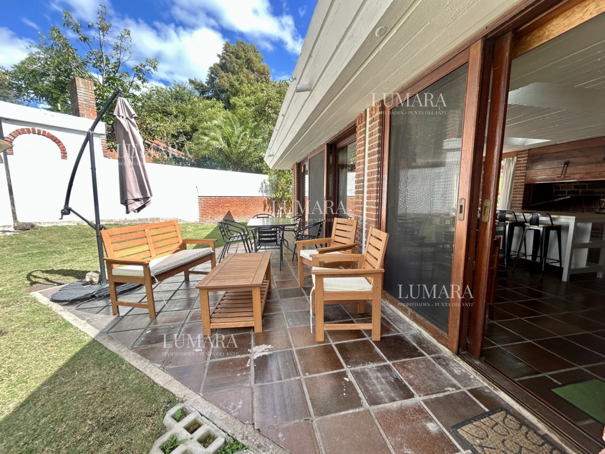 Casa ID.3391 - Venta casa en Cantegril con 4 dormitorios y 3 baños en Cantegril 