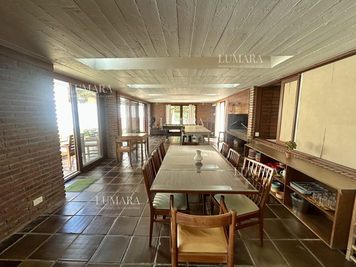 Casa ID.3391 - Venta casa en Cantegril con 4 dormitorios y 3 baños en Cantegril 