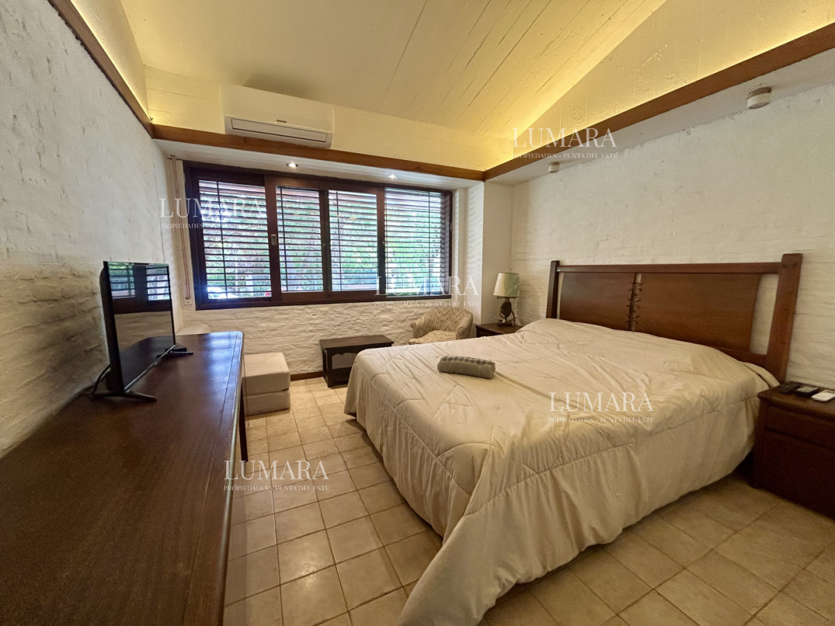 Casa ID.3391 - Venta casa en Cantegril con 4 dormitorios y 3 baños en Cantegril 