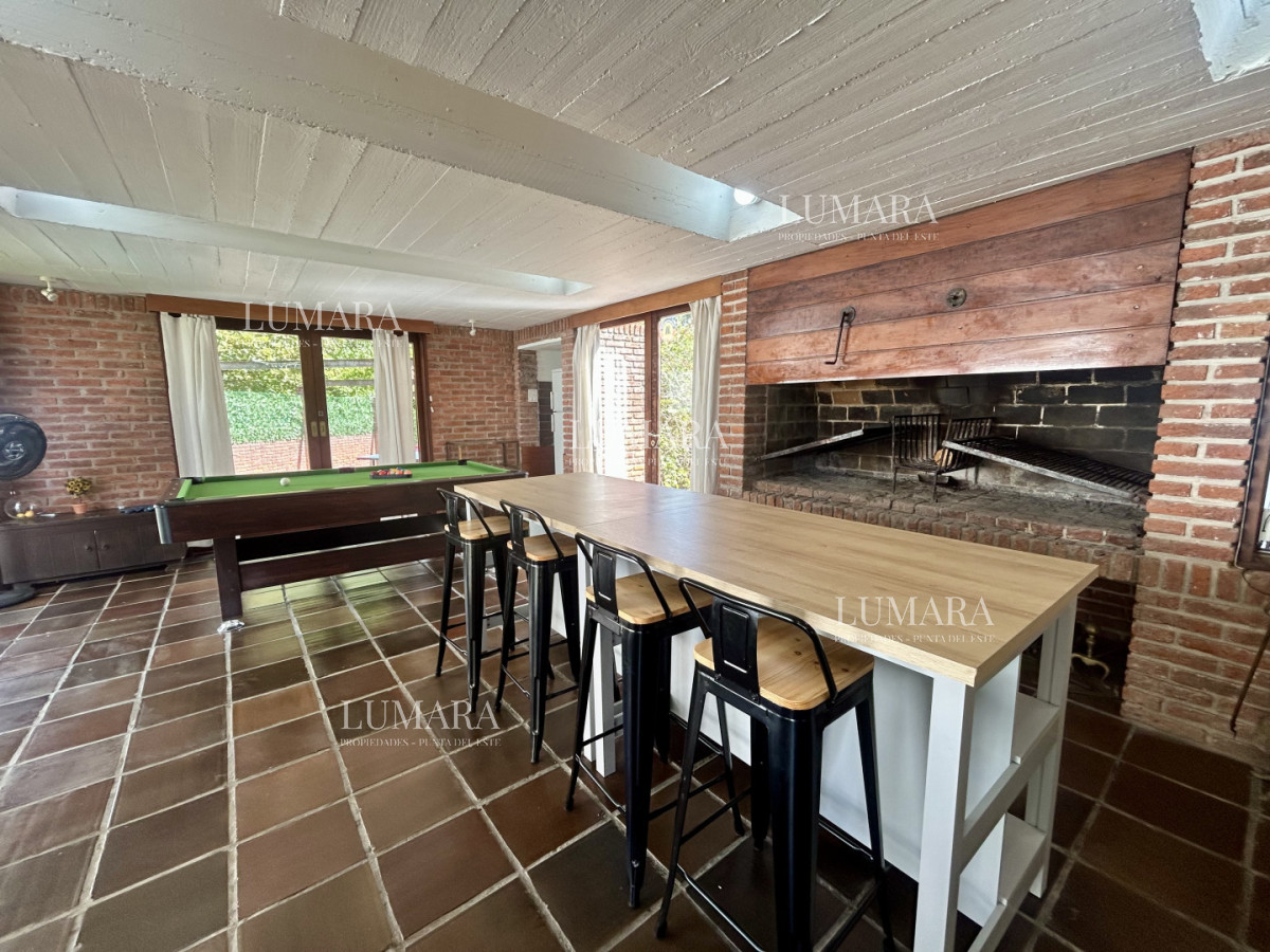 Casa ID.3391 - Venta casa en Cantegril con 4 dormitorios y 3 baños en Cantegril 