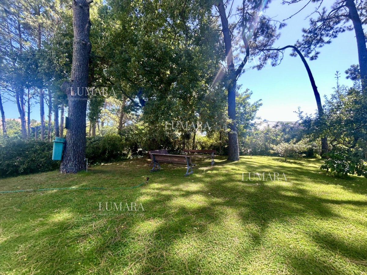 Apartamento ID.3160 - Venta apartamento de 3 dormitorios y 2 baños, Av Roosevelt Punta del Este 