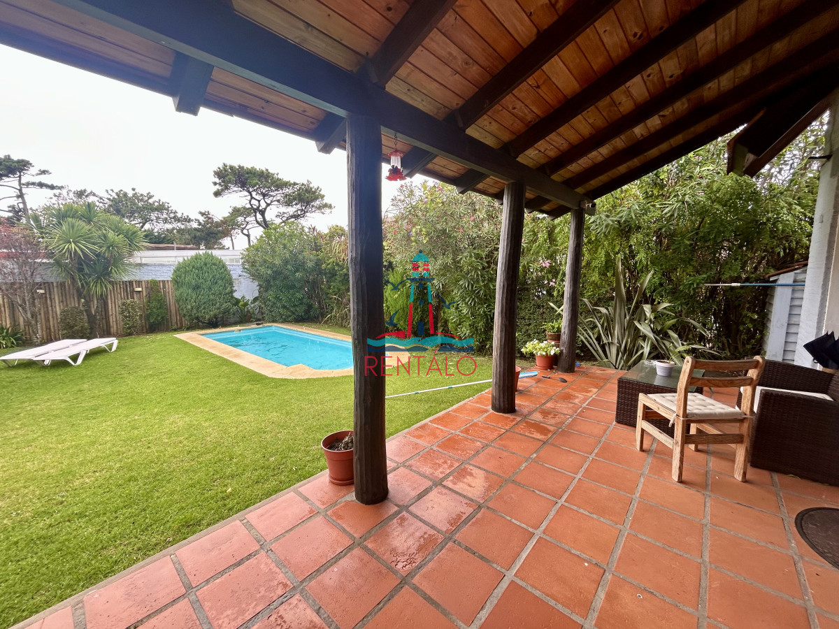 Casa ID.271 - Venta casa de 3 dormitorios y 2 baños dependencia barbacoa y piscina en rincón del indio 