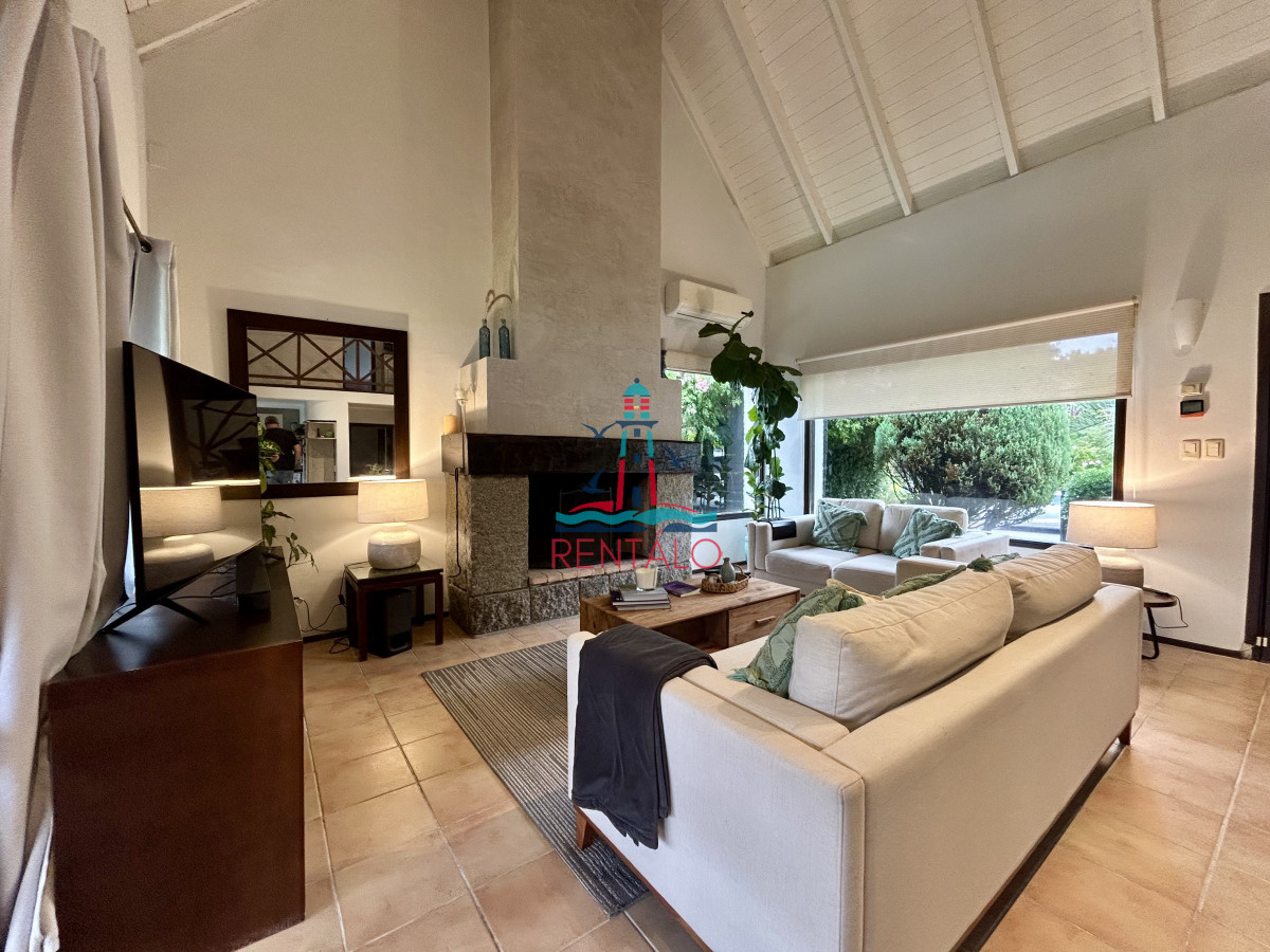Casa ID.271 - Venta casa de 3 dormitorios y 2 baños dependencia barbacoa y piscina en rincón del indio 