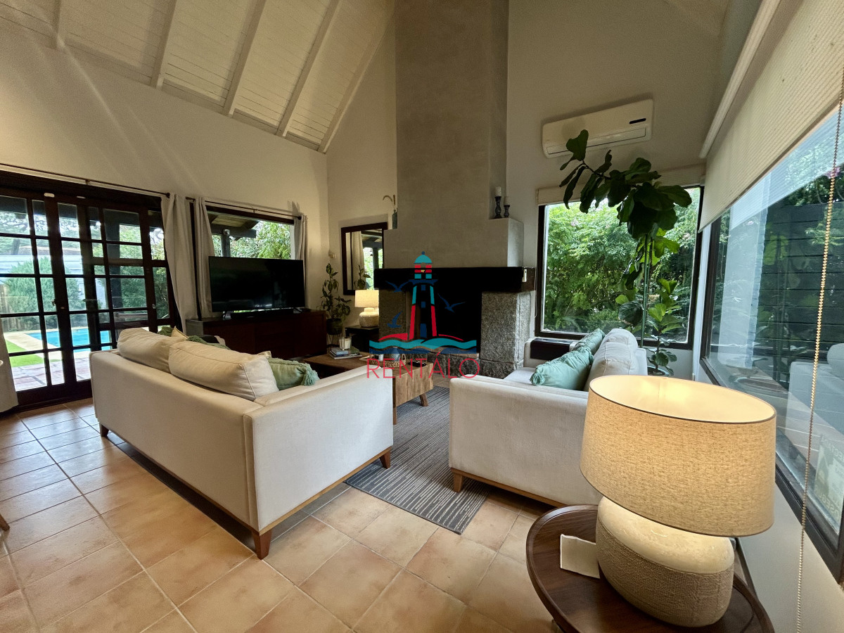 Casa ID.271 - Venta casa de 3 dormitorios y 2 baños dependencia barbacoa y piscina en rincón del indio 