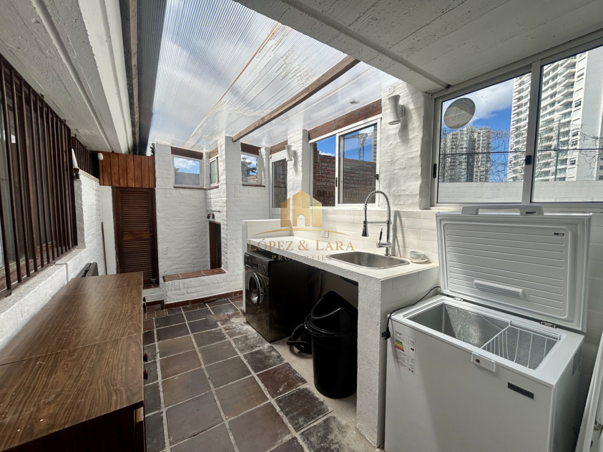 Casa ID.321 - Venta casa en Cantegril con 4 dormitorios y 3 baños en Cantegril 