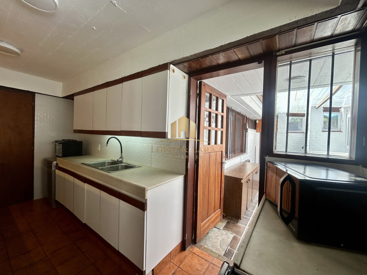 Casa ID.321 - Venta casa en Cantegril con 4 dormitorios y 3 baños en Cantegril 