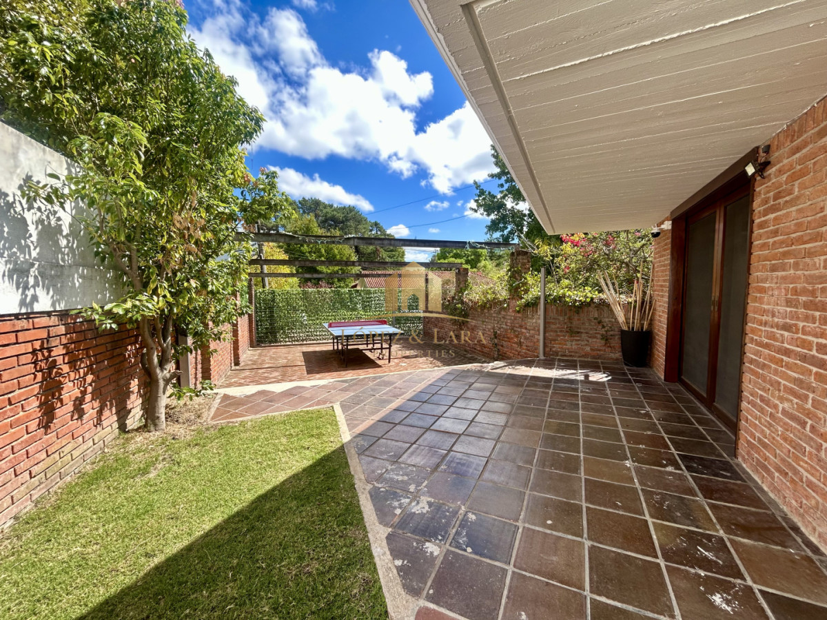 Casa ID.321 - Venta casa en Cantegril con 4 dormitorios y 3 baños en Cantegril 
