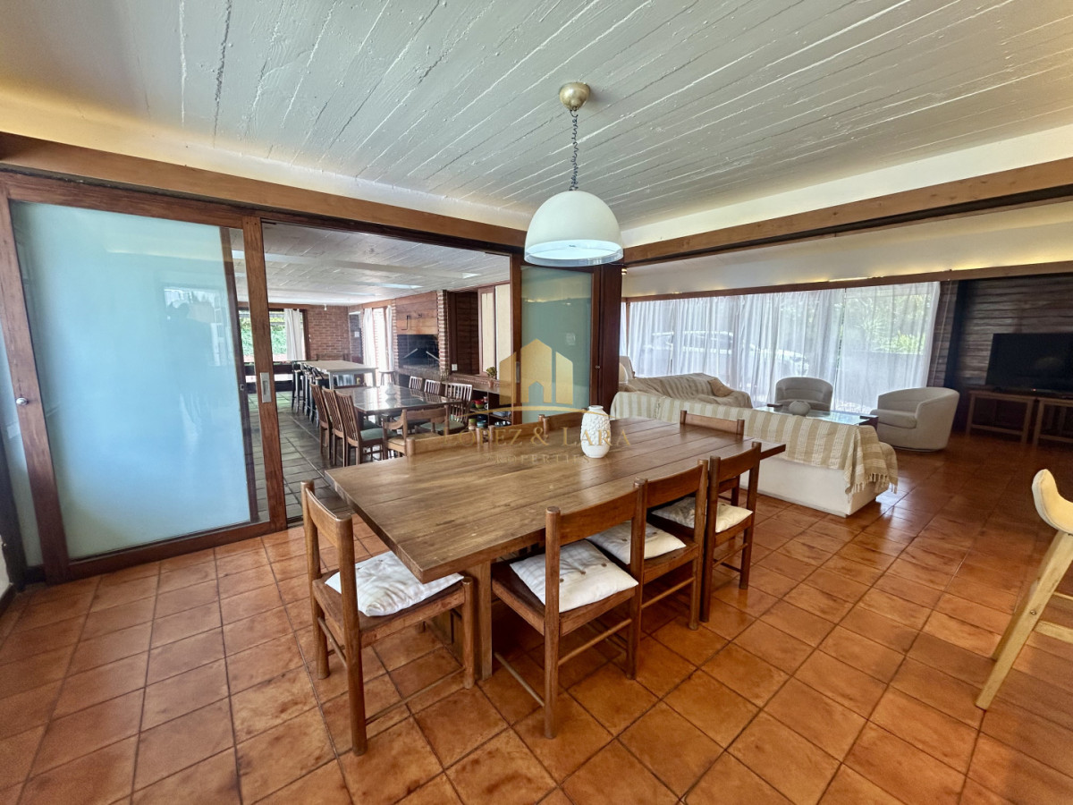 Casa ID.321 - Venta casa en Cantegril con 4 dormitorios y 3 baños en Cantegril 