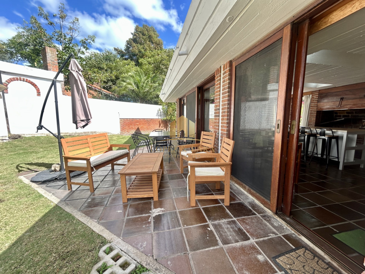 Casa ID.321 - Venta casa en Cantegril con 4 dormitorios y 3 baños en Cantegril 