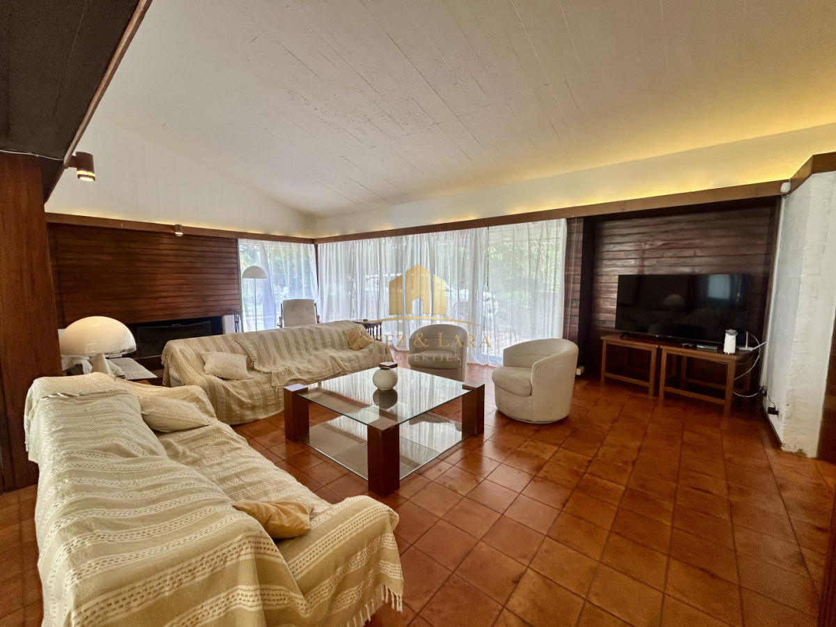 Casa ID.321 - Venta casa en Cantegril con 4 dormitorios y 3 baños en Cantegril 
