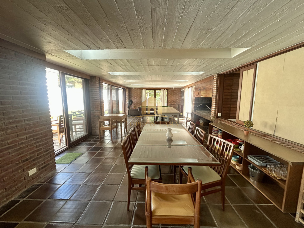 Casa ID.321 - Venta casa en Cantegril con 4 dormitorios y 3 baños en Cantegril 