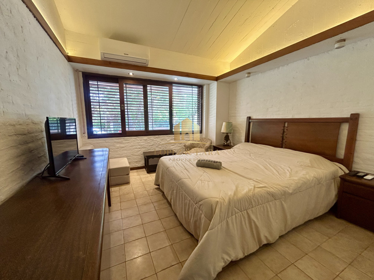 Casa ID.321 - Venta casa en Cantegril con 4 dormitorios y 3 baños en Cantegril 