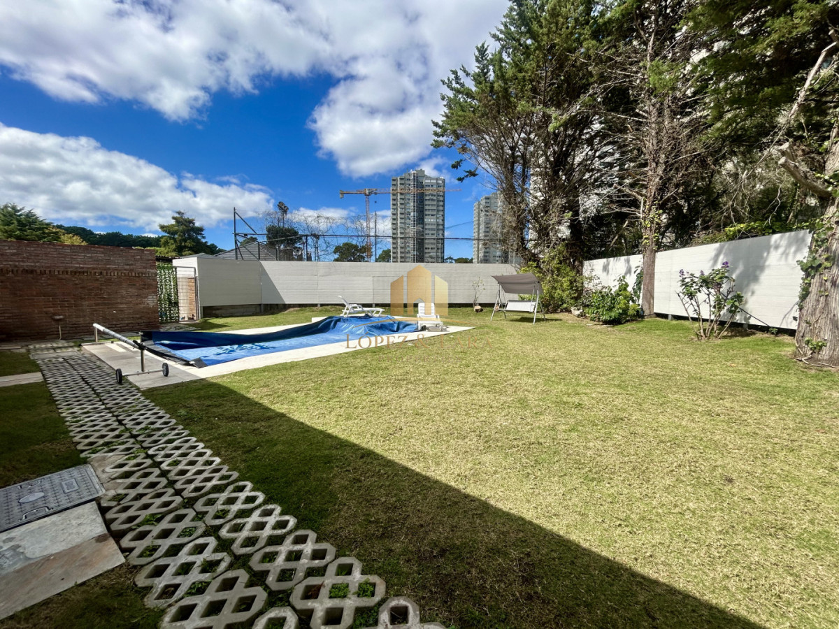 Casa ID.321 - Venta casa en Cantegril con 4 dormitorios y 3 baños en Cantegril 