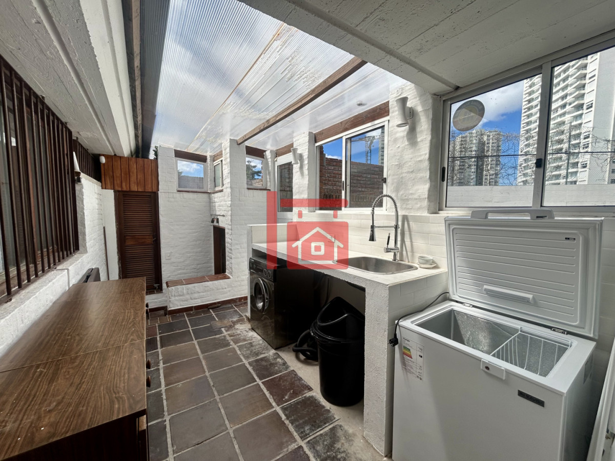 Casa ID.762 - Venta casa en Cantegril con 4 dormitorios y 3 baños en Cantegril 
