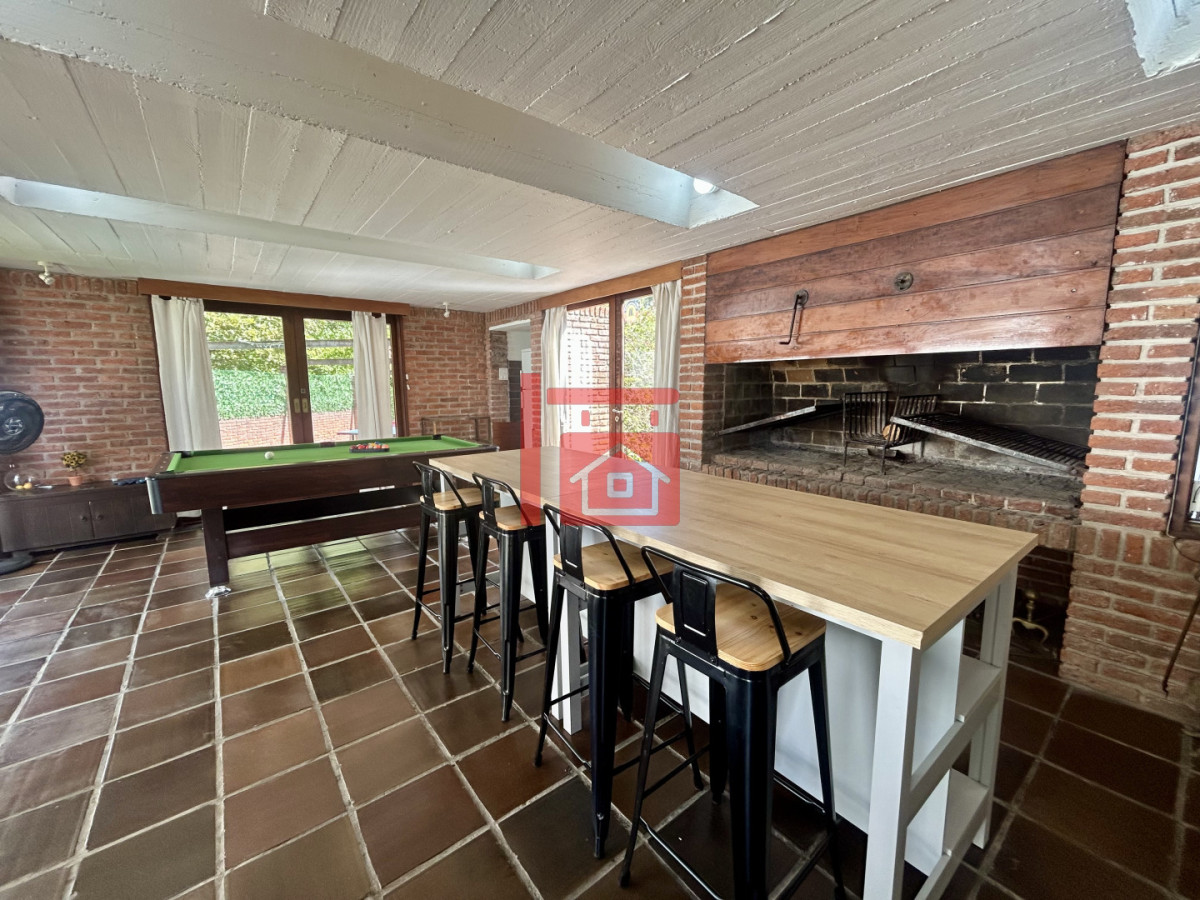 Casa ID.762 - Venta casa en Cantegril con 4 dormitorios y 3 baños en Cantegril 