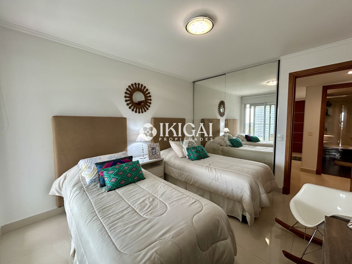 Apartamento ID.136 - VENTA DE APARTAMENTO DE 2 DORMITORIOS Y 2 BAÑOS ( 1 SUITE) PLAYA MANSA, PUNTA DEL ESTE 
