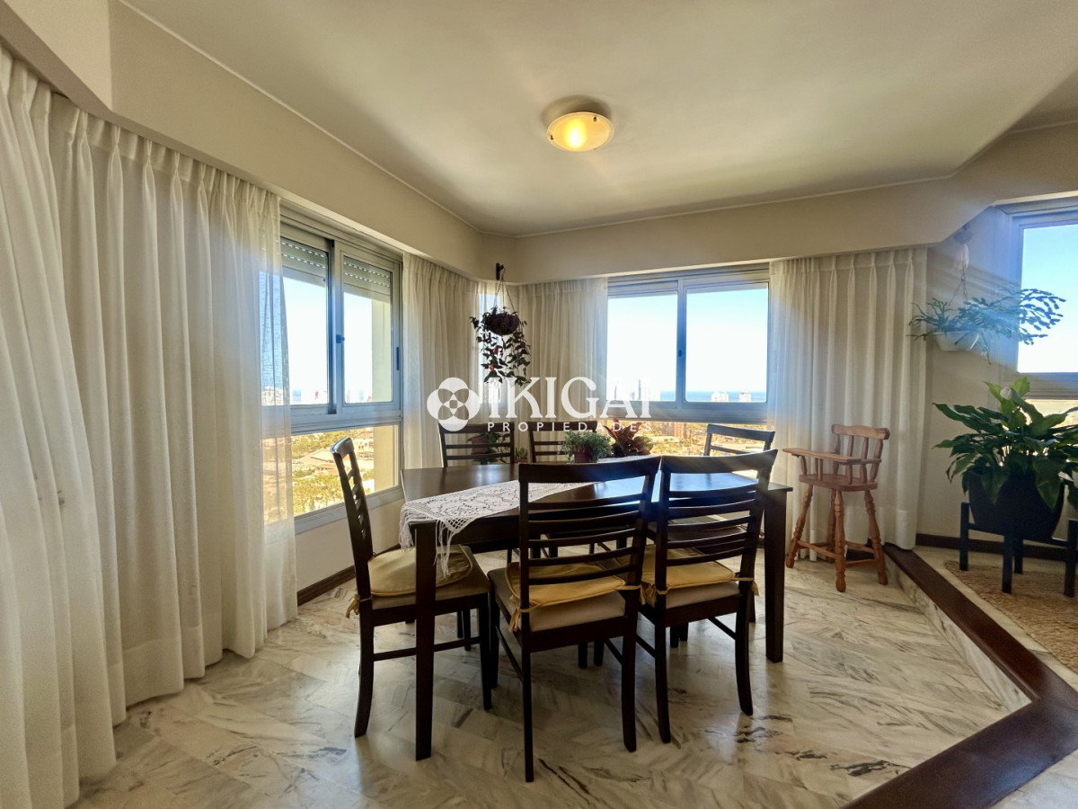 Apartamento ID.1031 - Venta apartamento de 3 dormitorios y 2 baños, Av Roosevelt Punta del Este 