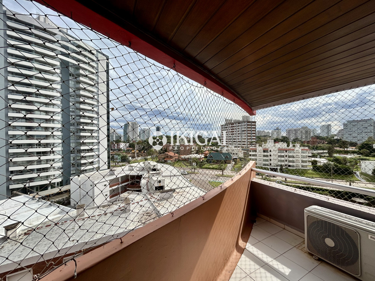 Apartamento ID.445 - VENTA DE APARTAMENTO DE 2 DORMITORIOS Y 2 BAÑOS CON SERVICIO PLAYA BRAVA, PUNTA DEL ESTE 