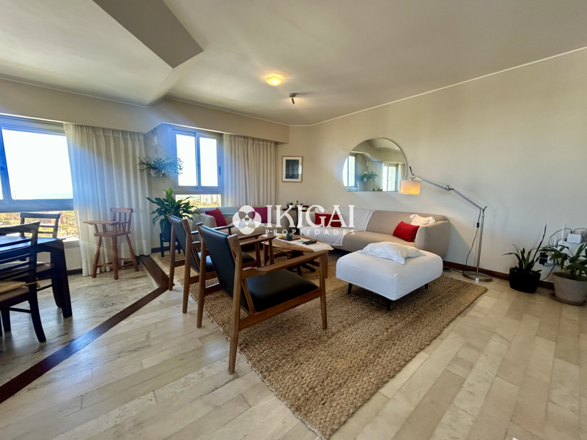 Apartamento ID.1031 - Venta apartamento de 3 dormitorios y 2 baños, Av Roosevelt Punta del Este 