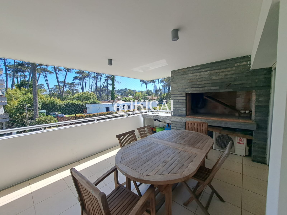 Apartamento ID.62 - VENTA APARTAMENTO 3 DORMITORIOS 2 BAÑOS 1 SUITE PLAYA MANSA PUNTA DEL ESTE