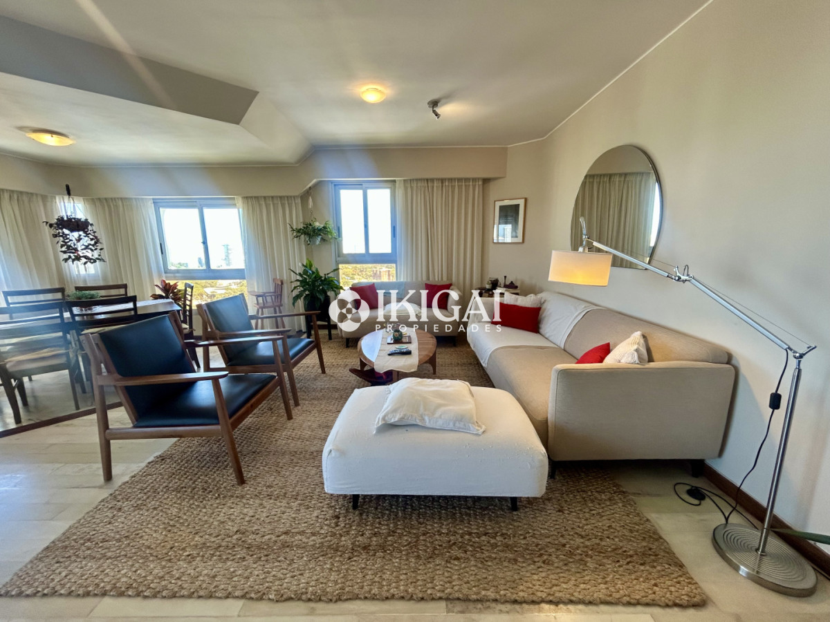 Apartamento ID.1031 - Venta apartamento de 3 dormitorios y 2 baños, Av Roosevelt Punta del Este 