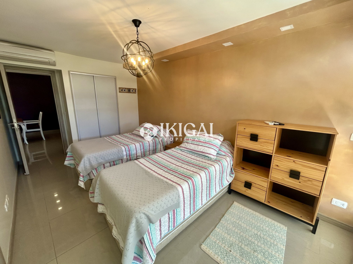 Apartamento ID.984 - Venta apartamento de 2 dormitorios, 3 baños y doble garage en brava.