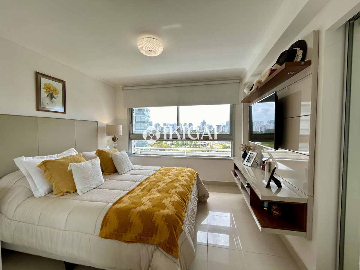 Apartamento ID.136 - VENTA DE APARTAMENTO DE 2 DORMITORIOS Y 2 BAÑOS ( 1 SUITE) PLAYA MANSA, PUNTA DEL ESTE 