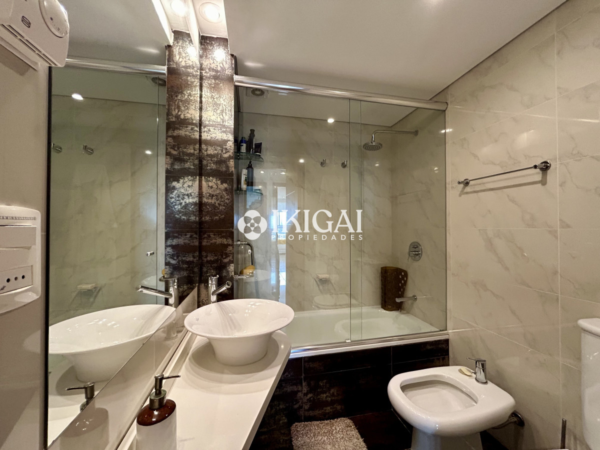 Apartamento ID.136 - VENTA DE APARTAMENTO DE 2 DORMITORIOS Y 2 BAÑOS ( 1 SUITE) PLAYA MANSA, PUNTA DEL ESTE 