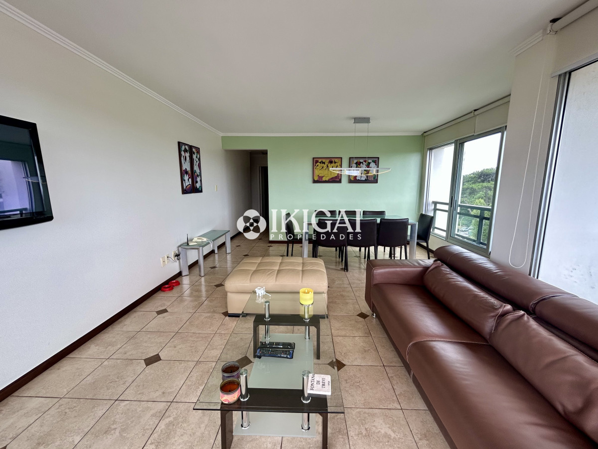 Apartamento ID.268 - VENTA DE APARTAMENTO DE 3 DORITORIOS Y 2 BAÑOS (1 SUITE) Av ROSSEVELT, PUNTA DEL ESTE 