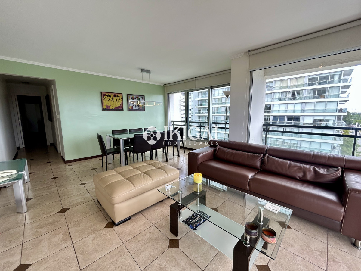 Apartamento ID.268 - VENTA DE APARTAMENTO DE 3 DORITORIOS Y 2 BAÑOS (1 SUITE) Av ROSSEVELT, PUNTA DEL ESTE 