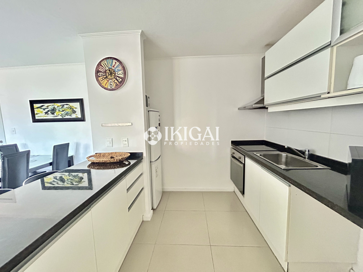 Apartamento ID.400 - VENTA DE APARTAMENTO DE 2 DORMITORIOS Y 2 BAÑOS, AYDI GRILL PUNTA DEL ESTE 