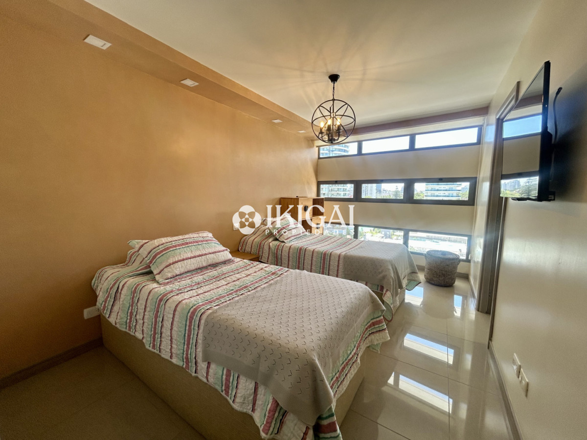 Apartamento ID.984 - Venta apartamento de 2 dormitorios, 3 baños y doble garage en brava.