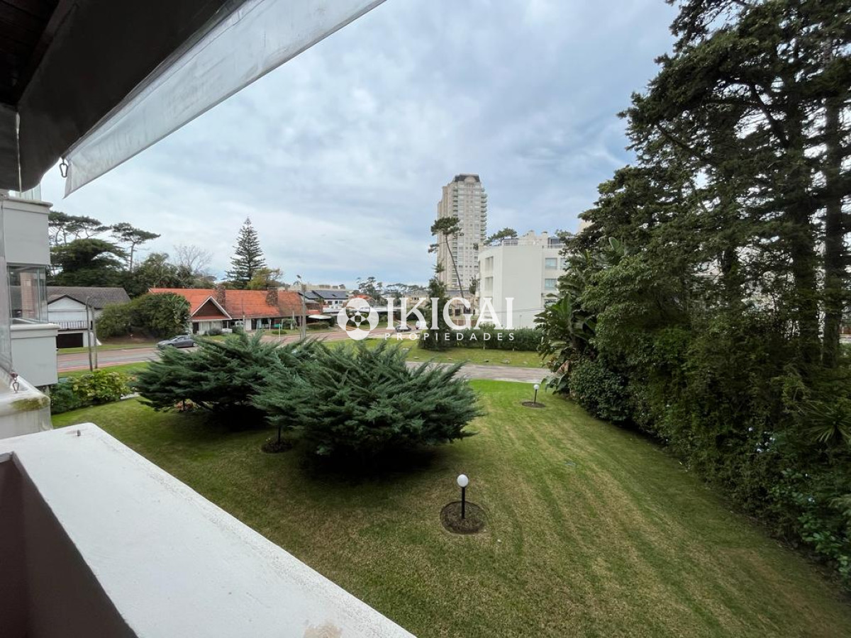 Apartamento ID.54 - VENTA APARTAMENTO 3 DORMITORIOS 2 BAÑOS 1 SUITE PLAYA MANSA PUNTA DEL ESTE