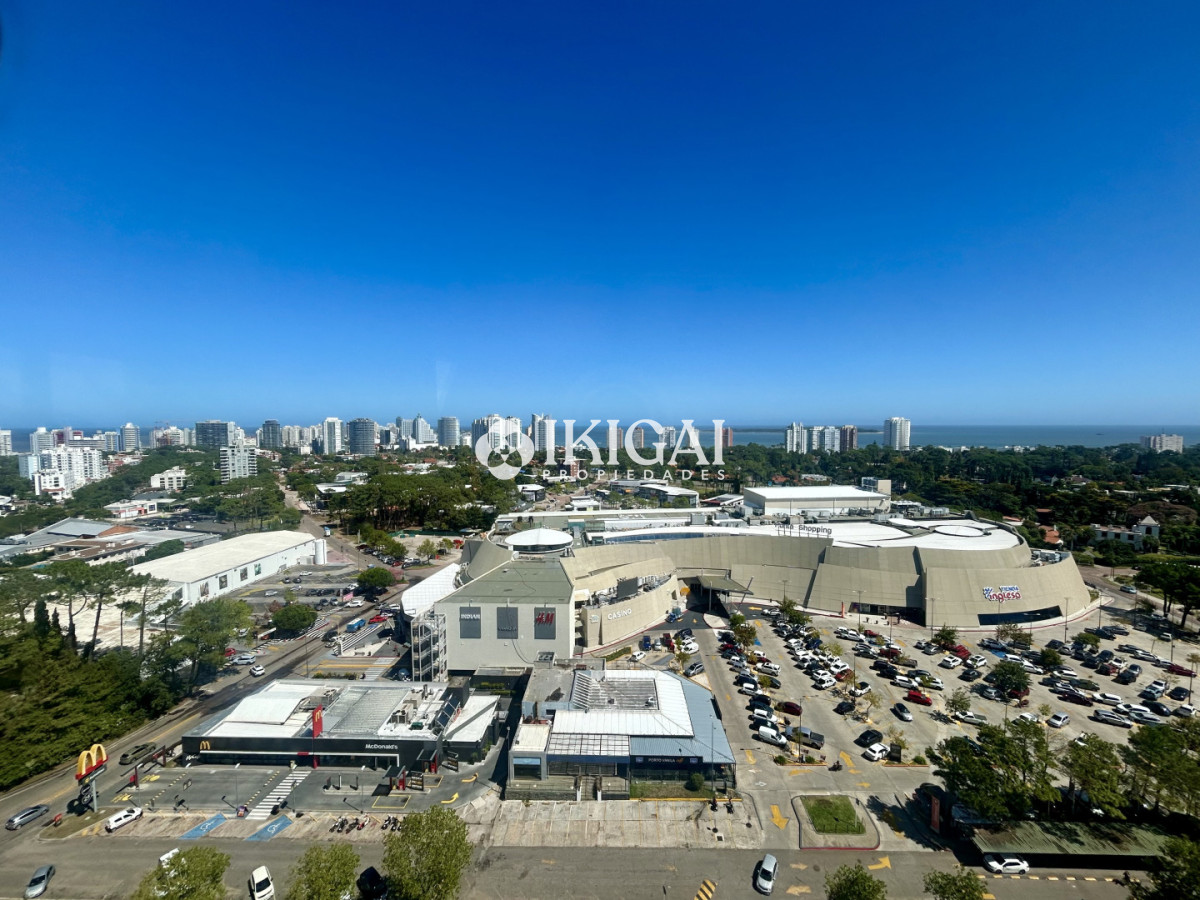 Apartamento ID.1031 - Venta apartamento de 3 dormitorios y 2 baños, Av Roosevelt Punta del Este 