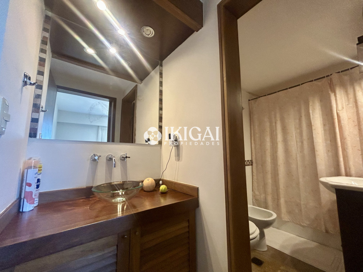 Apartamento ID.1031 - Venta apartamento de 3 dormitorios y 2 baños, Av Roosevelt Punta del Este 