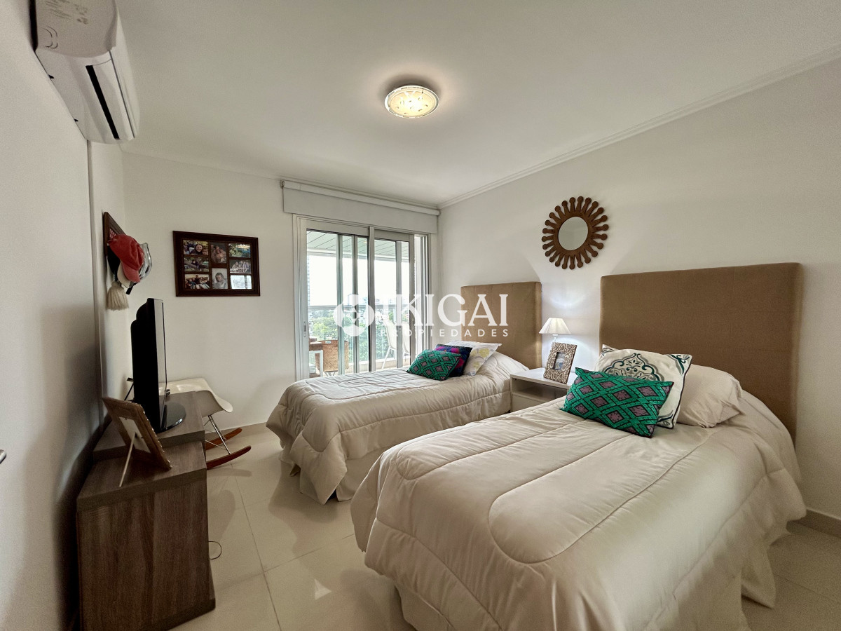 Apartamento ID.136 - VENTA DE APARTAMENTO DE 2 DORMITORIOS Y 2 BAÑOS ( 1 SUITE) PLAYA MANSA, PUNTA DEL ESTE 