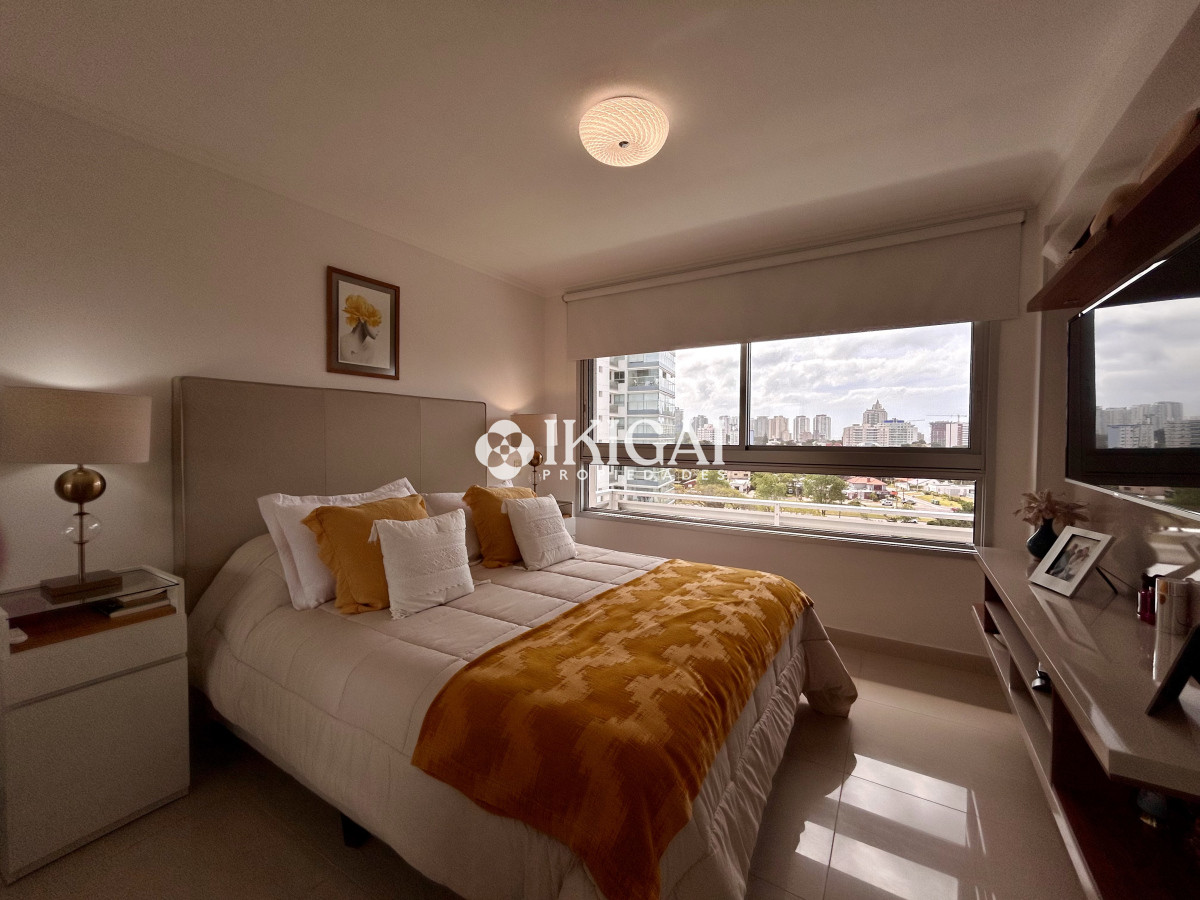 Apartamento ID.136 - VENTA DE APARTAMENTO DE 2 DORMITORIOS Y 2 BAÑOS ( 1 SUITE) PLAYA MANSA, PUNTA DEL ESTE 