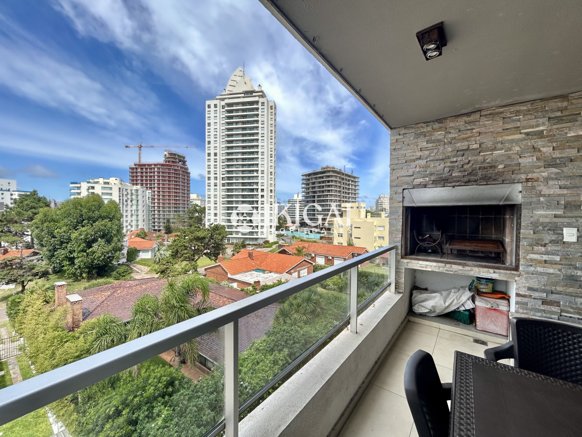 Apartamento ID.400 - VENTA DE APARTAMENTO DE 2 DORMITORIOS Y 2 BAÑOS, AYDI GRILL PUNTA DEL ESTE 