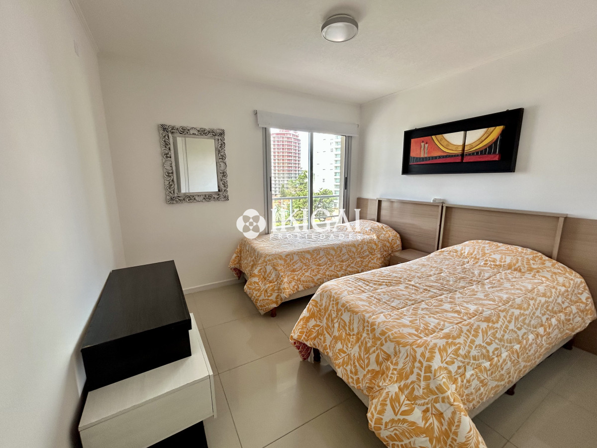 Apartamento ID.400 - VENTA DE APARTAMENTO DE 2 DORMITORIOS Y 2 BAÑOS, AYDI GRILL PUNTA DEL ESTE 