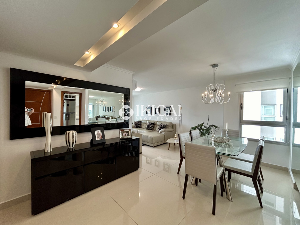 Apartamento ID.136 - VENTA DE APARTAMENTO DE 2 DORMITORIOS Y 2 BAÑOS ( 1 SUITE) PLAYA MANSA, PUNTA DEL ESTE 