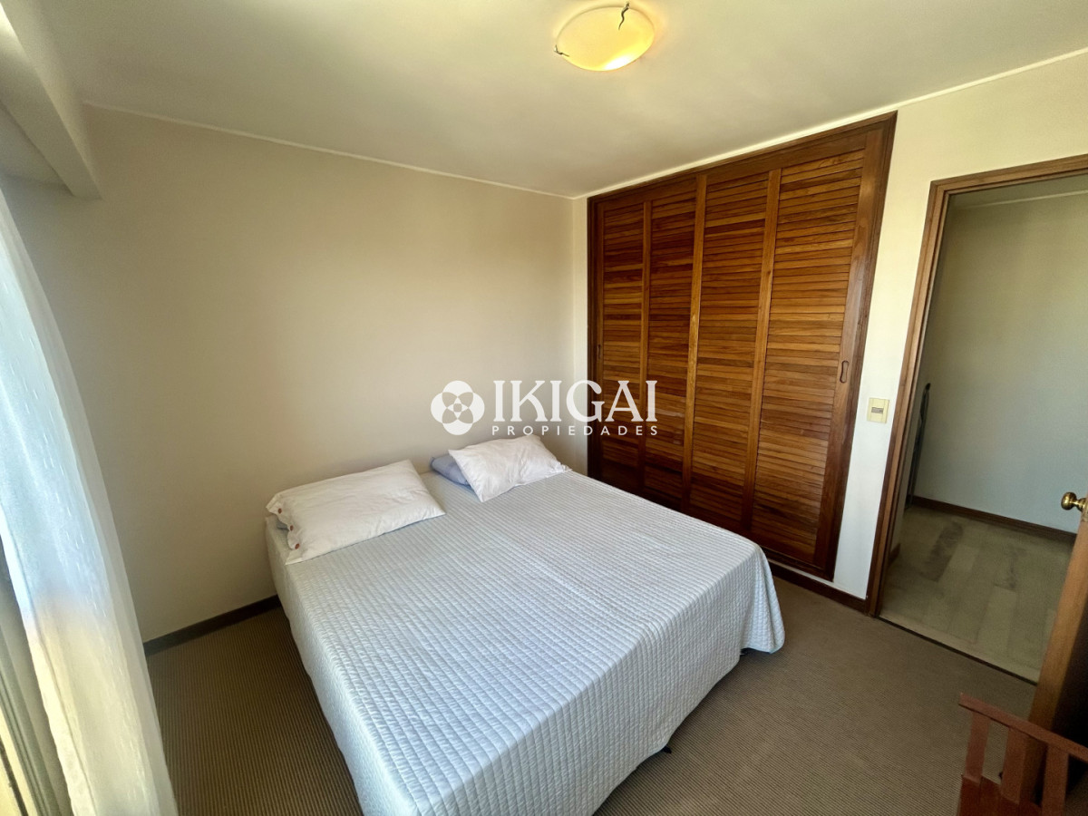 Apartamento ID.1031 - Venta apartamento de 3 dormitorios y 2 baños, Av Roosevelt Punta del Este 