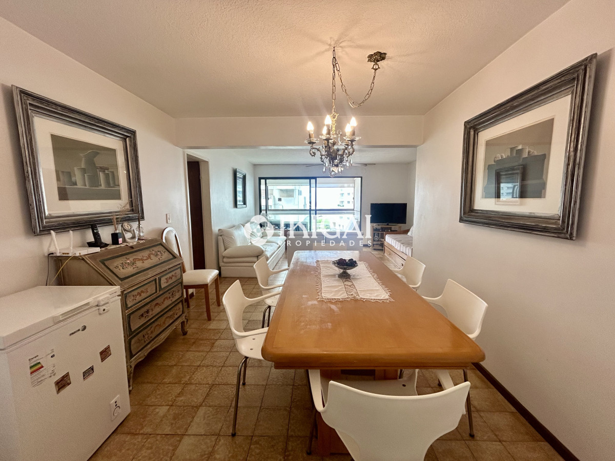 Apartamento ID.426 - VENTA DE APARTAMENTO DE 2 DORMITORIOS Y 2 BAÑOS EN PLAYA BRAVA, PUNTA DEL ESTE 